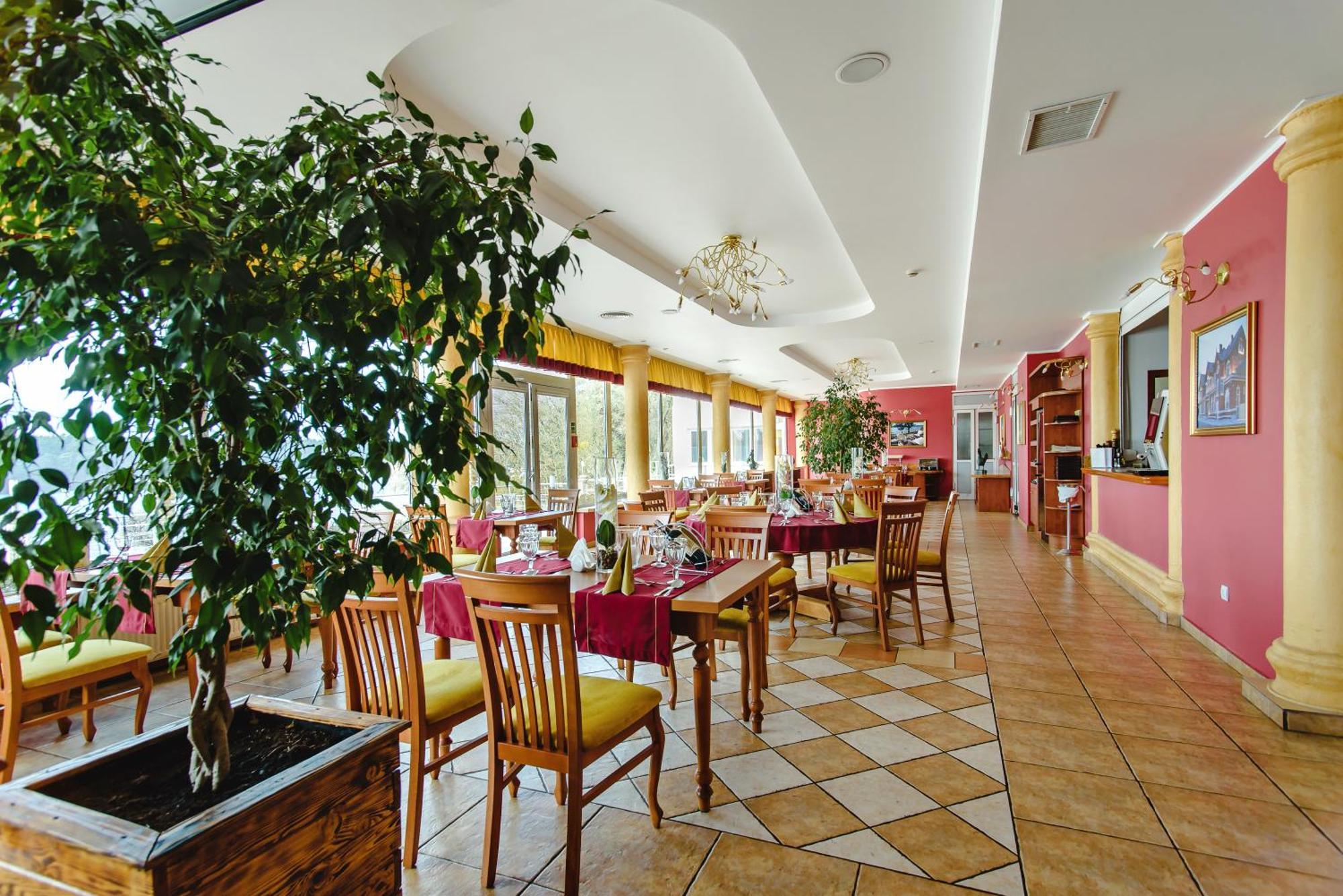 Hotel Pietrak Wągrowiec Esterno foto