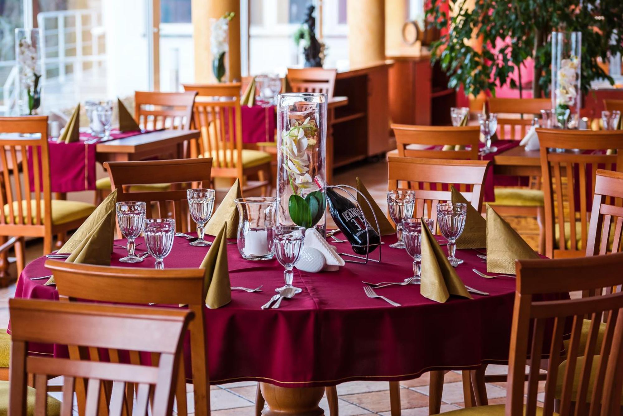 Hotel Pietrak Wągrowiec Esterno foto