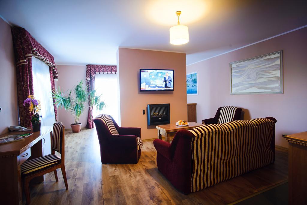 Hotel Pietrak Wągrowiec Esterno foto
