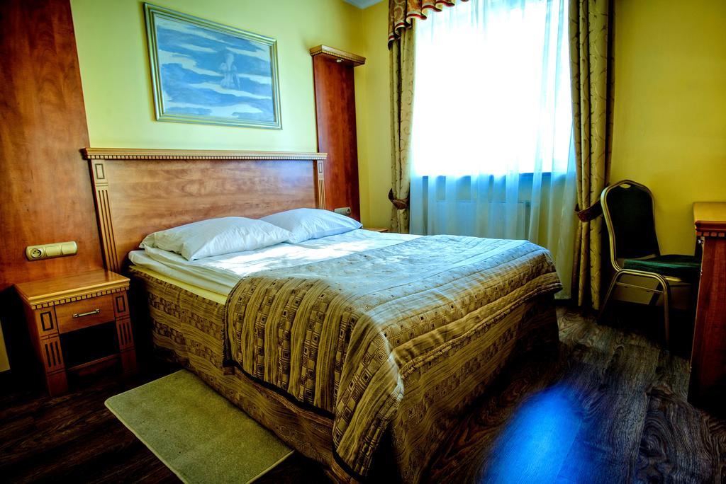 Hotel Pietrak Wągrowiec Esterno foto
