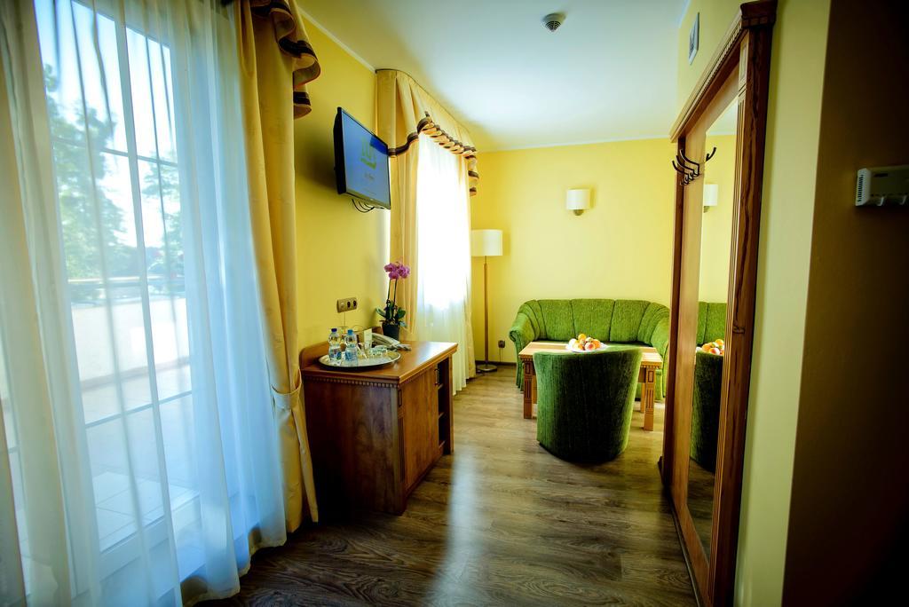 Hotel Pietrak Wągrowiec Esterno foto