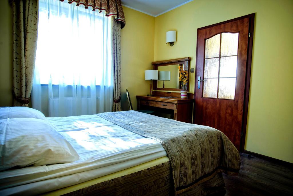 Hotel Pietrak Wągrowiec Esterno foto