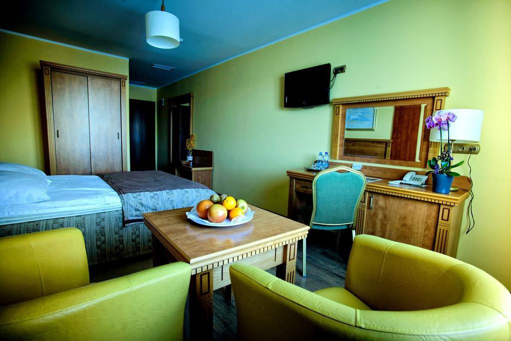 Hotel Pietrak Wągrowiec Esterno foto