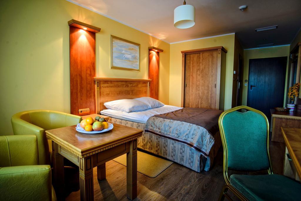 Hotel Pietrak Wągrowiec Esterno foto
