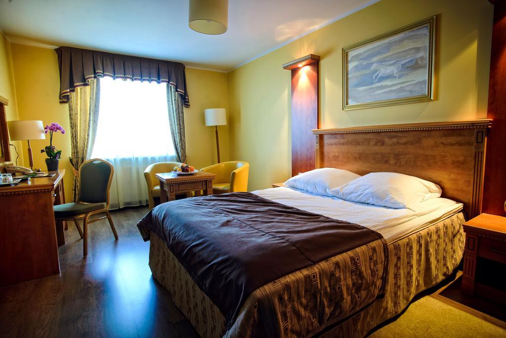 Hotel Pietrak Wągrowiec Esterno foto