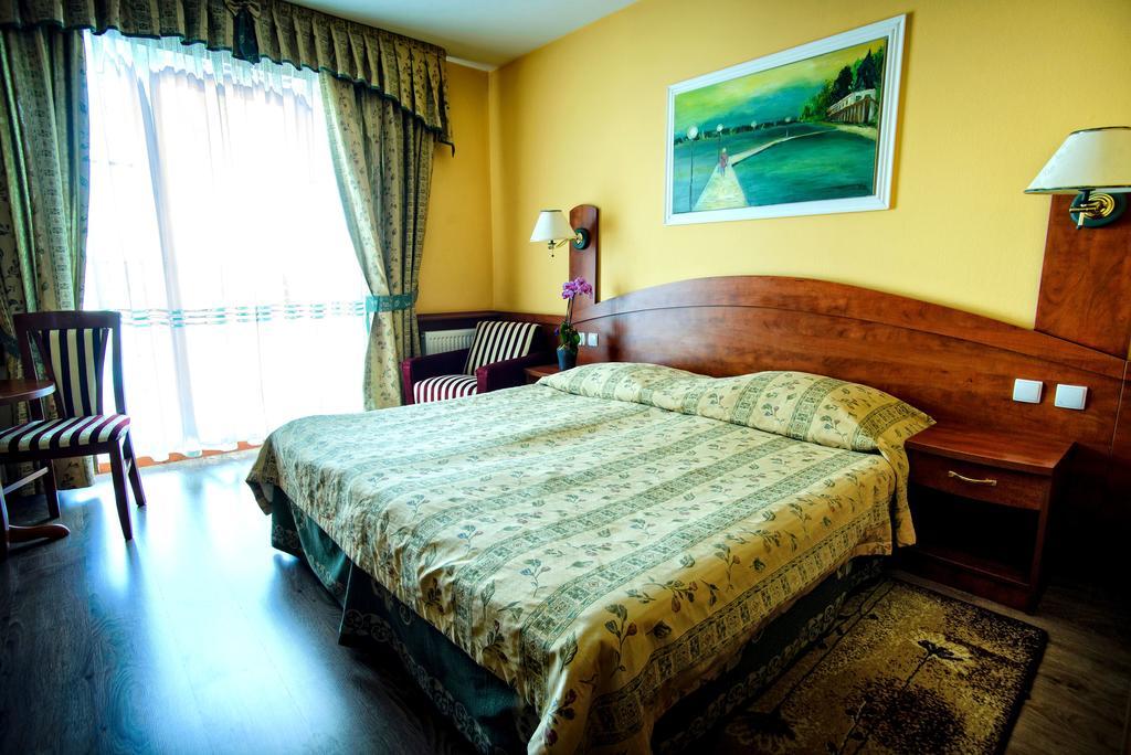 Hotel Pietrak Wągrowiec Esterno foto