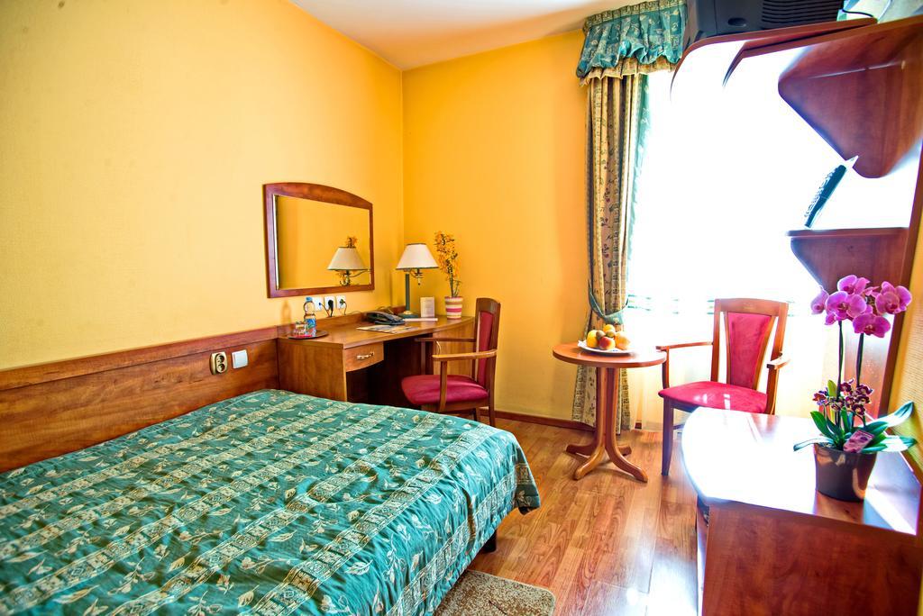 Hotel Pietrak Wągrowiec Esterno foto