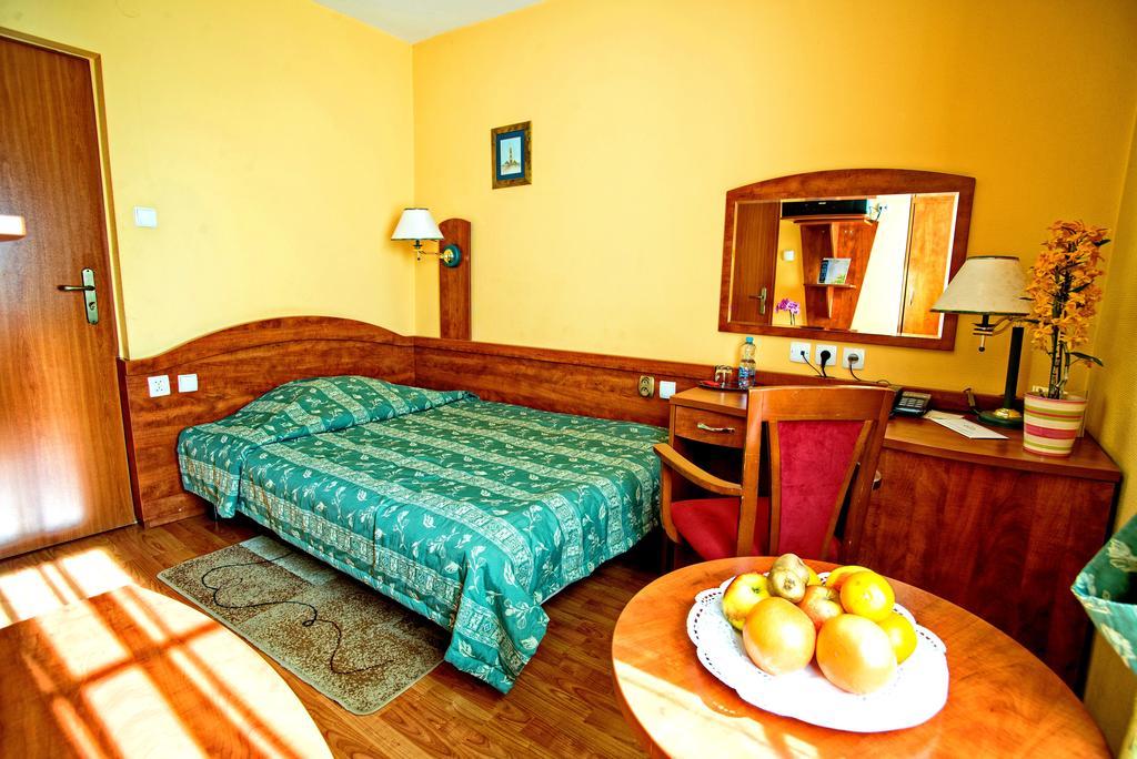Hotel Pietrak Wągrowiec Esterno foto